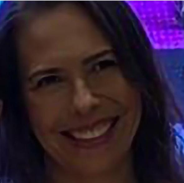 mediumshotsmileywomanposing1I824